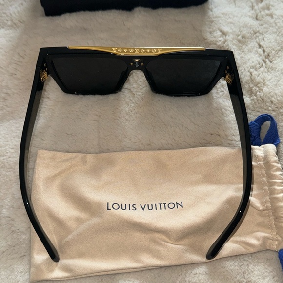 Louis Vuitton sunglasses - Picture 5 of 9